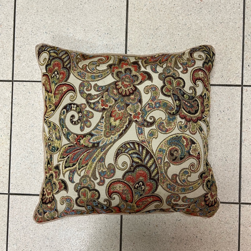 Pillow 17in
